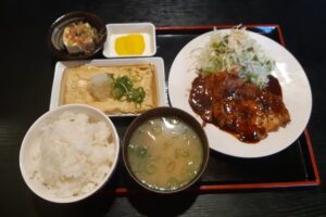 ごはんやトンテキ＆だし巻き定食