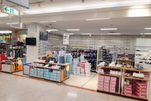 イオン高砂店2F子ども靴