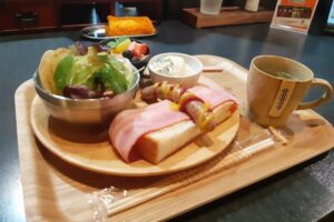 cafe roroモーニング斜め