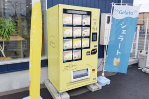 yellow自動販売機斜めから