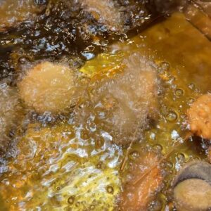 串揚げあき黄金色の油