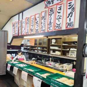 あげパン屋るん店内カウンター