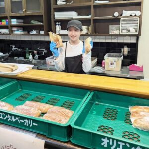 あげパン屋るん店員さん