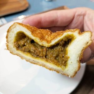 あげパン屋るんカレーパンアップ
