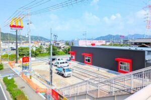 マクドナルド高砂松陽店遠景