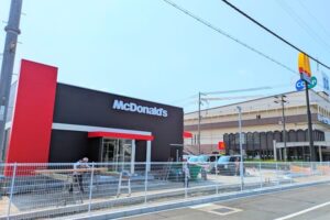 マクドナルド高砂松陽店正面入口
