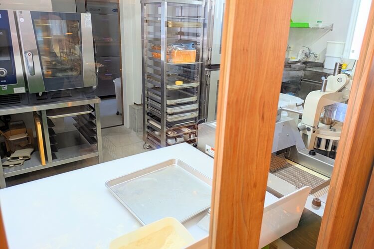 丸帆自家製店店内