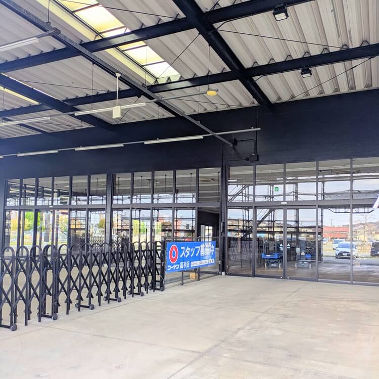 アクロスプラザ高砂コーナン玄関