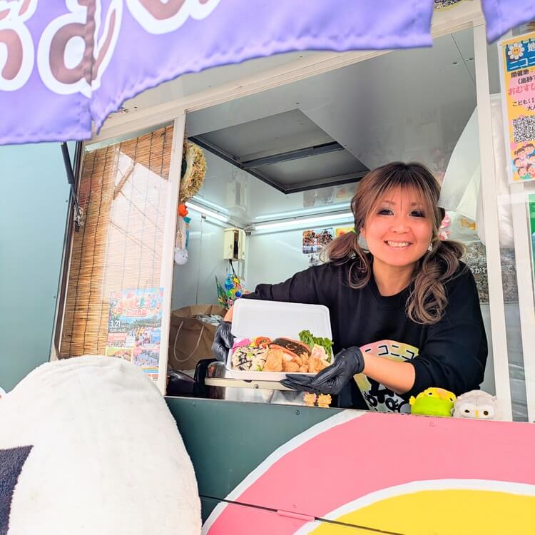 アルカキッチンカーニコニコおむすび結さん