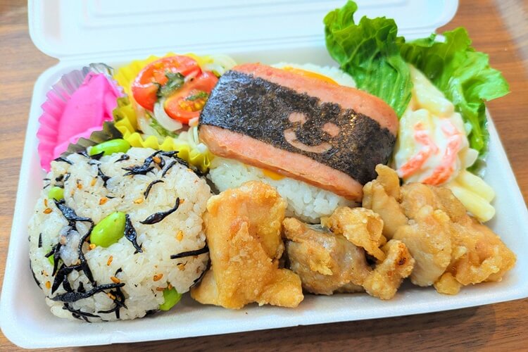 アルカキッチンカーニコニコおむすび結まんぷくセット