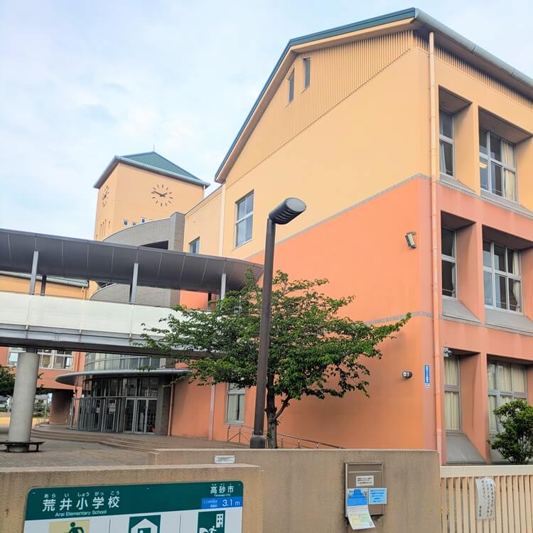 荒井小学校外観