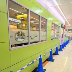 サイゼリヤイオン高砂店壁面