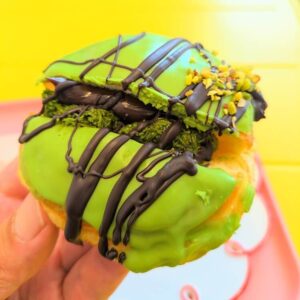 A BAKE SHOPドバイチョコドーナツアップ